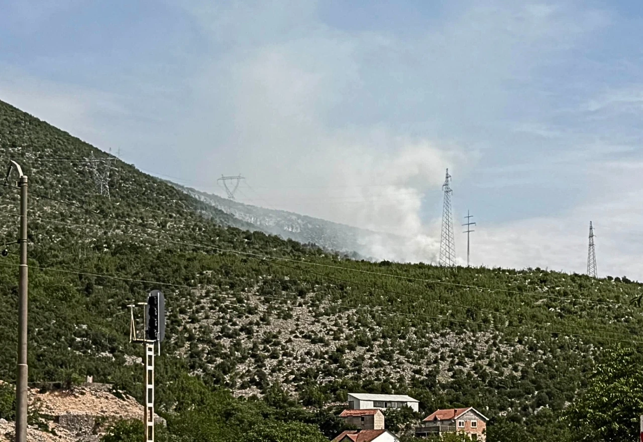 Vjetar otežava gašenje požara u Raštanima