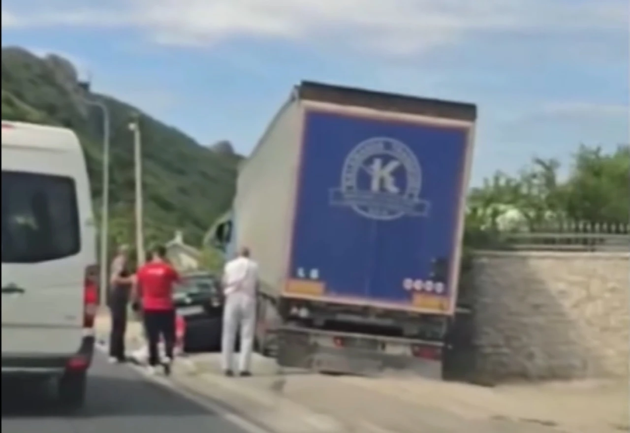 Dvije osobe ozlijeđene u prometnoj u Sutini