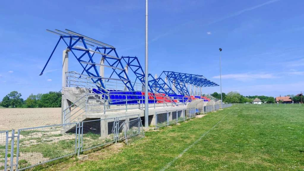 Popustio beton: Srušila se nadstrešnica na stadionu