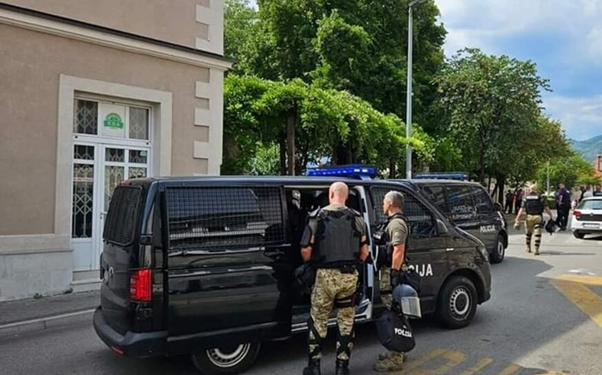Drama u Laktašima: Diler napao policajce tijekom zapljene kokaina