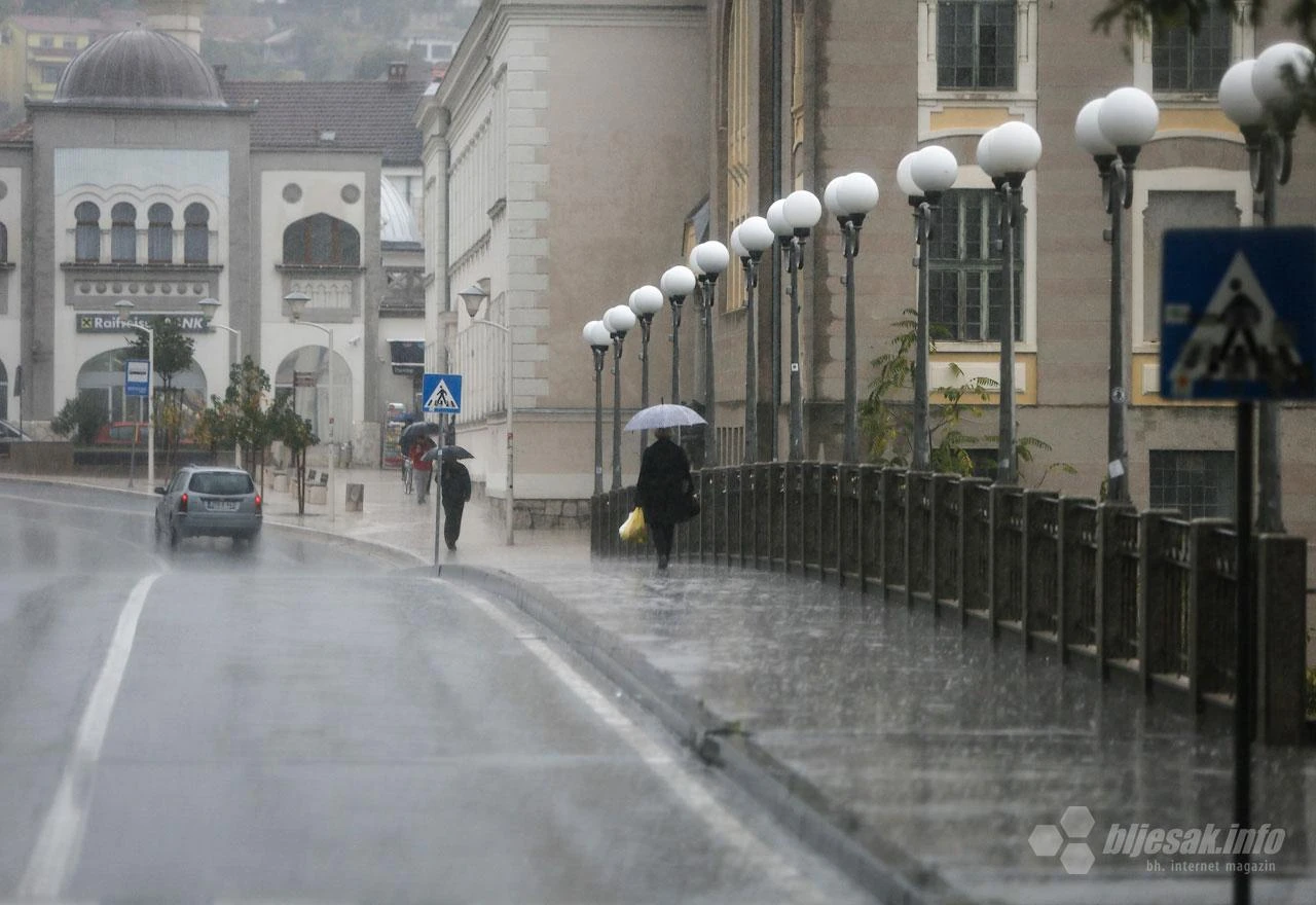 Kiša i vjetar jamče tmuran dan