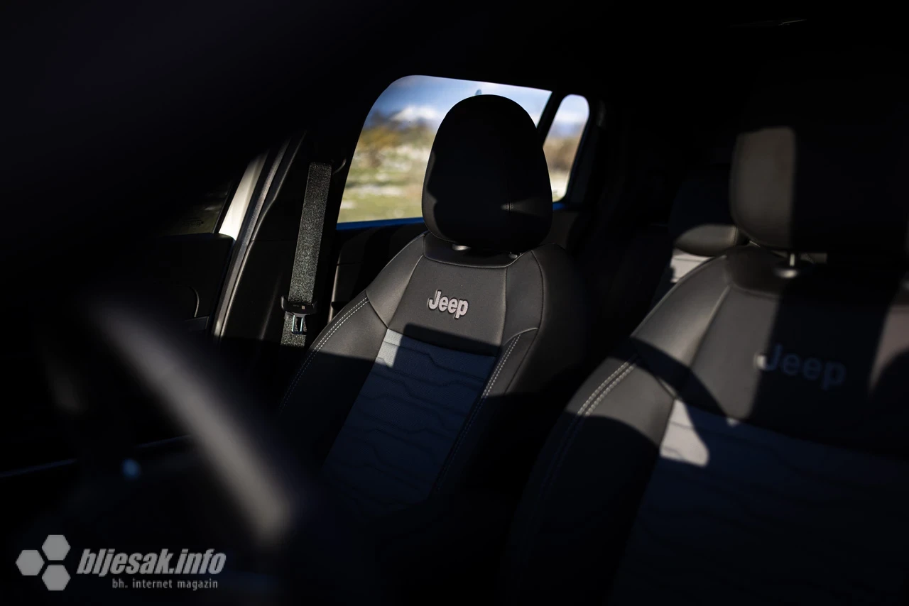 Bljesak je vozio Jeep Avenger 1.2 E-DCT6 MHEV 145 4xe Upland