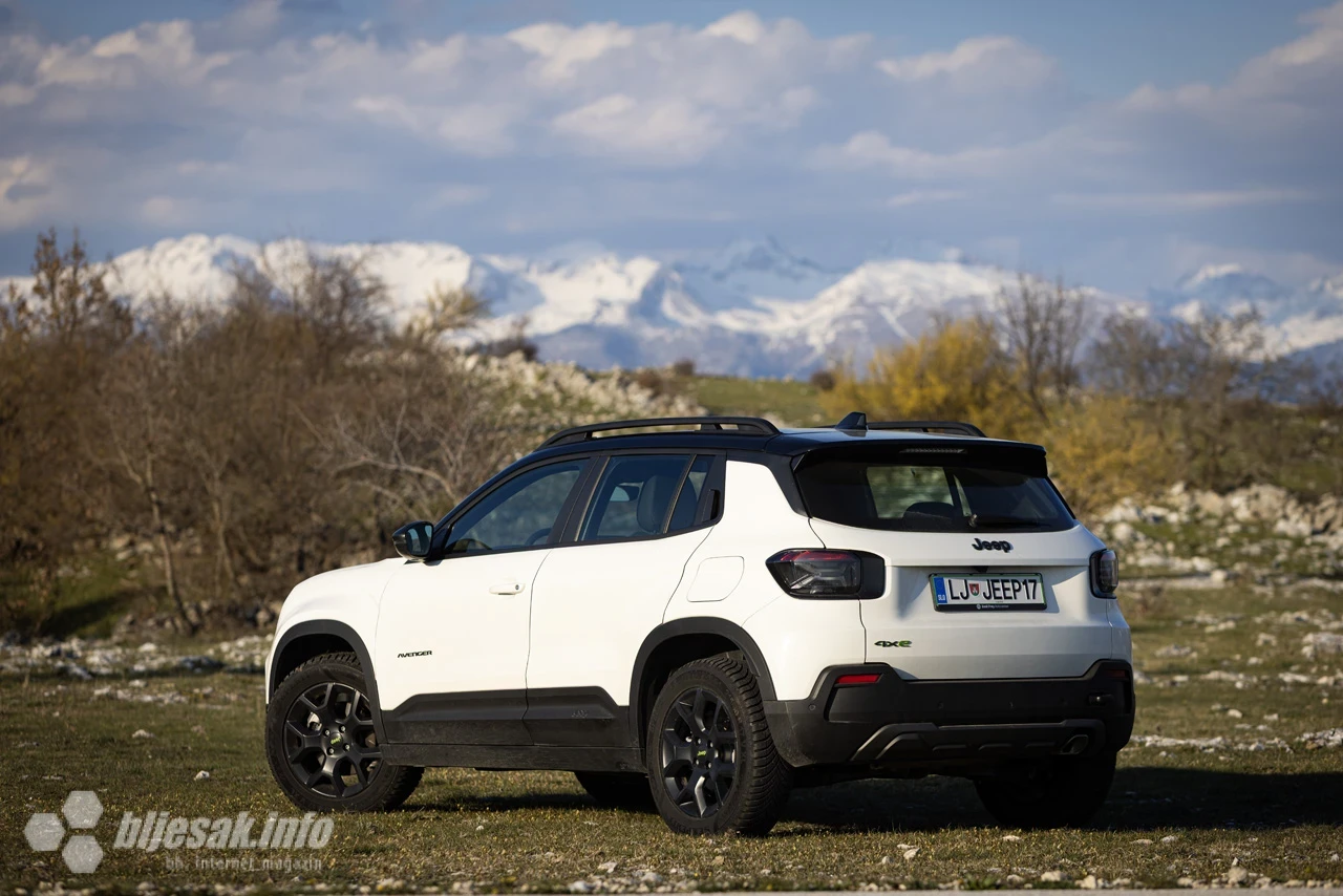 Bljesak je vozio Jeep Avenger 1.2 E-DCT6 MHEV 145 4xe Upland