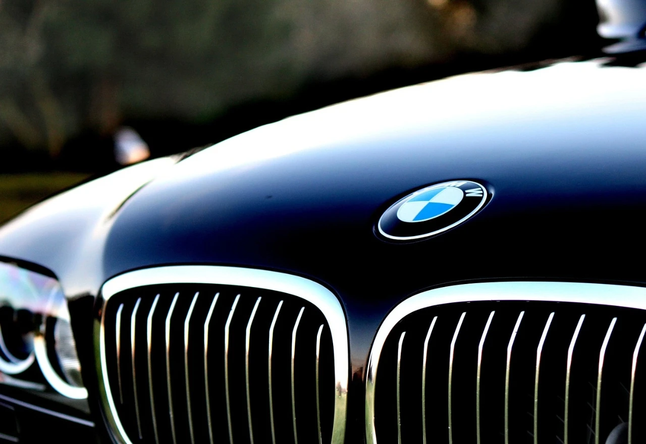 Pijan se BMW-om zabio u zgradu MUP-a RS-a