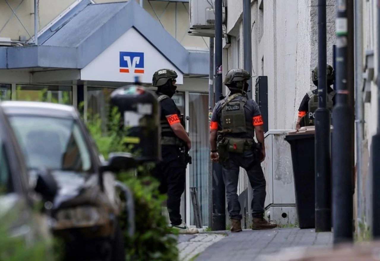 Talačka kriza u Njemačkoj završena bez ozlijeđenih, napadači u bijegu