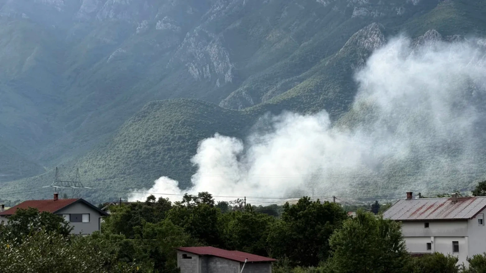 Uborak gori čitavu noć; požar namjerno izazvan?!