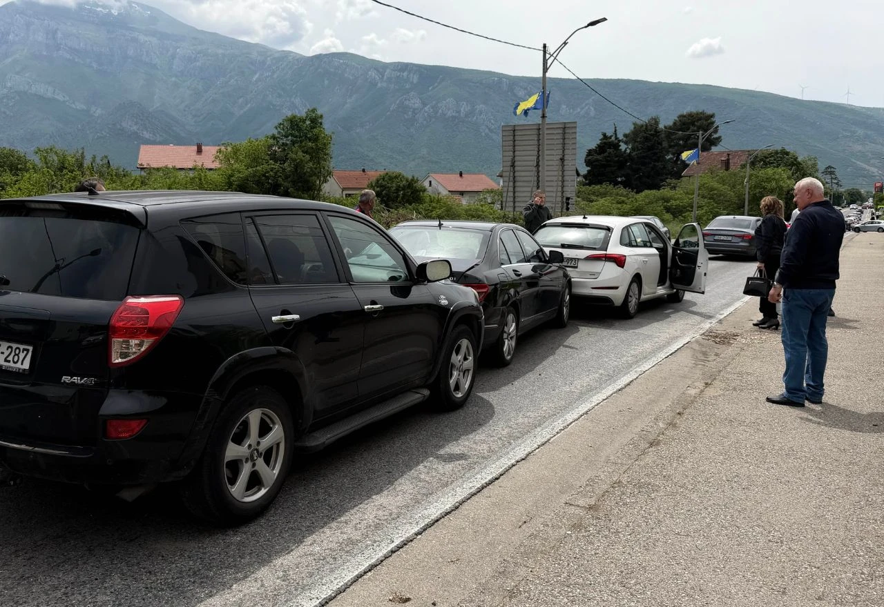 Lančani sudar tri vozila na M-17 u Potocima