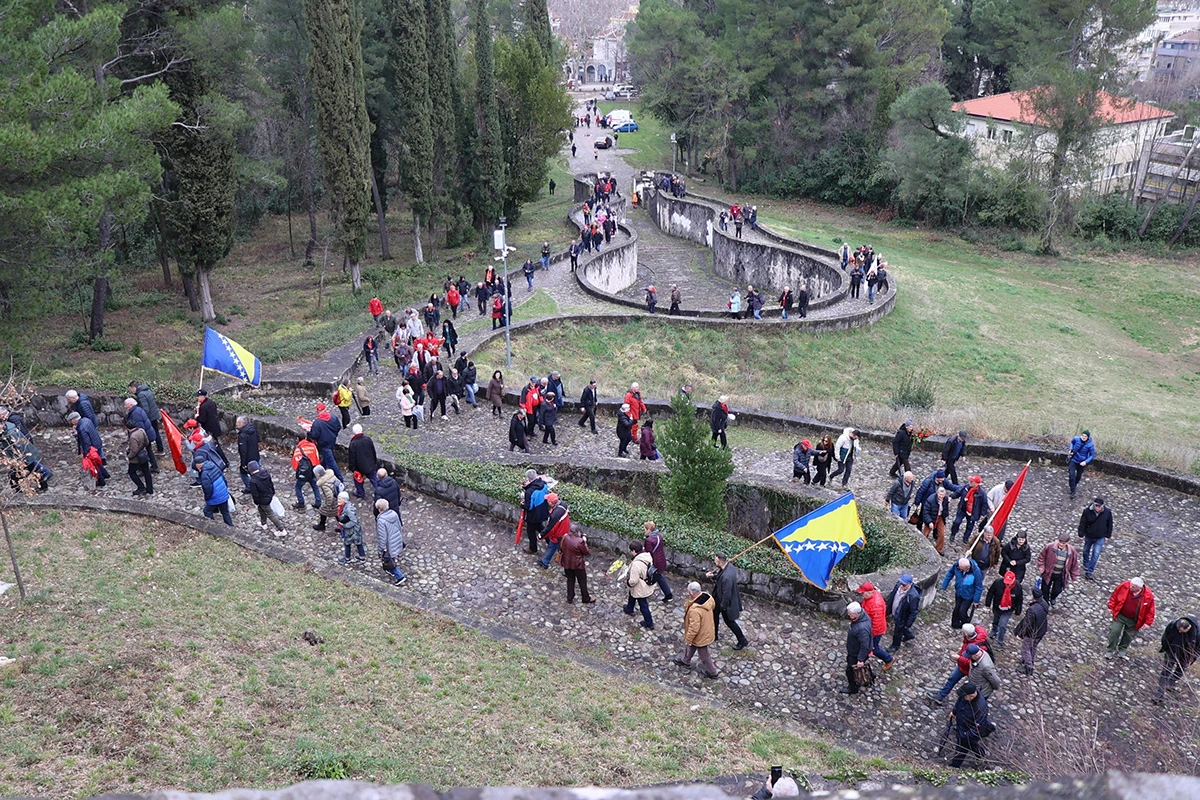 HSP BiH: Otetu zemlju na kojoj se nalazi Partizansko spomen groblje treba vratiti Crkvi