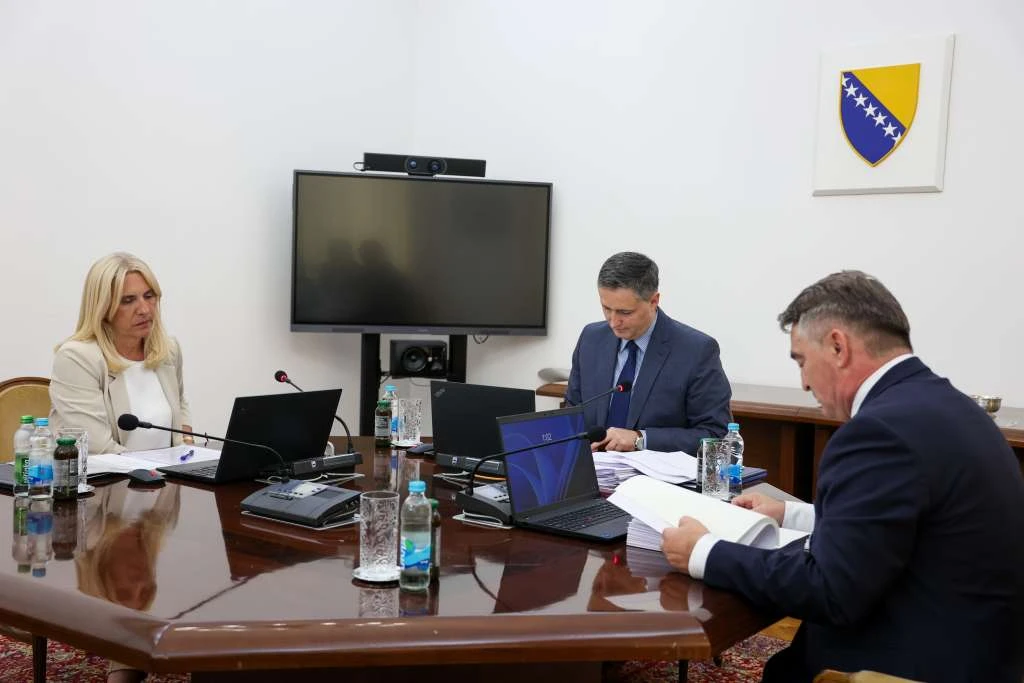 Predsjedništvo BiH poskupilo je autocestu i napravilo štetu Bosni i Hercegovini?
