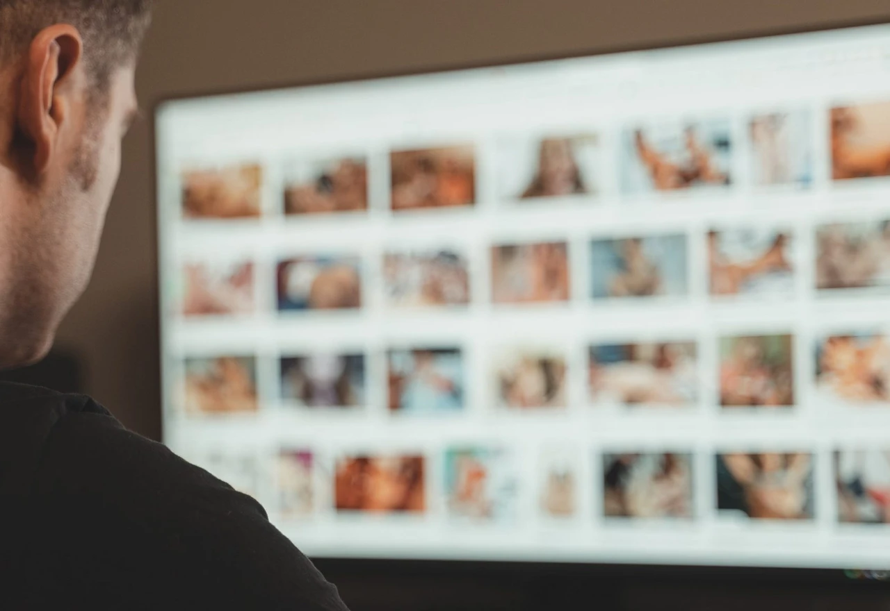 Uhićeno šest osoba: Vrebali djecu od 13 do 14 godina i tražili od njih pornografske fotografije