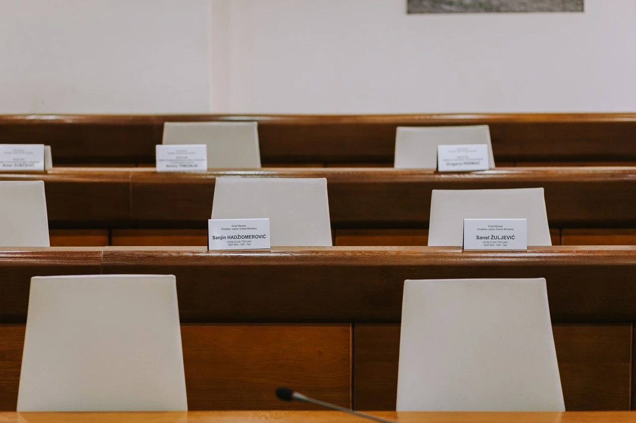 Mostarsko vijeće: Je li direktor direktor ili nije?