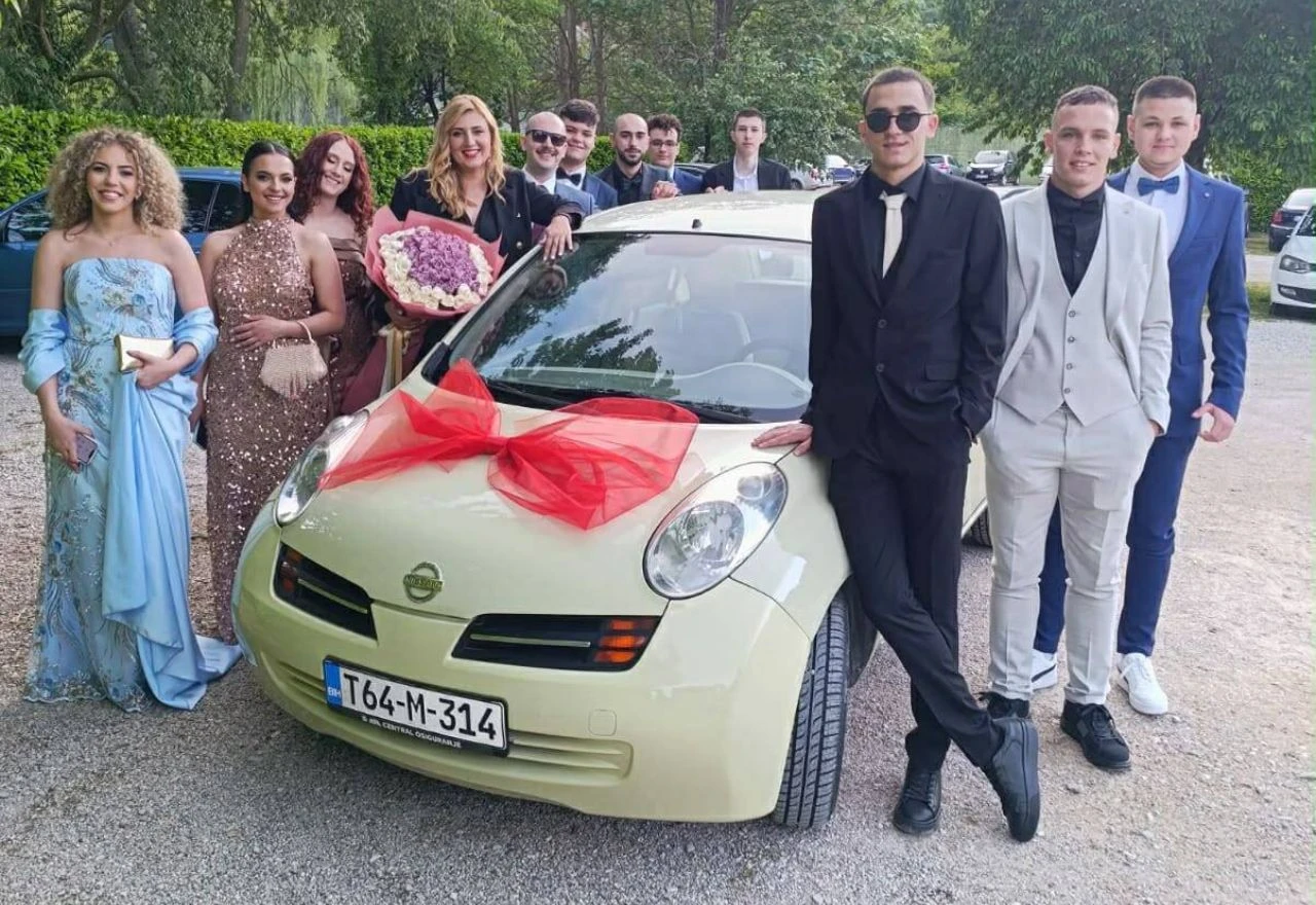 Tajno joj uzeli automobil i vratili ga kao novog: Priča mostarskih maturanata oduševila regiju