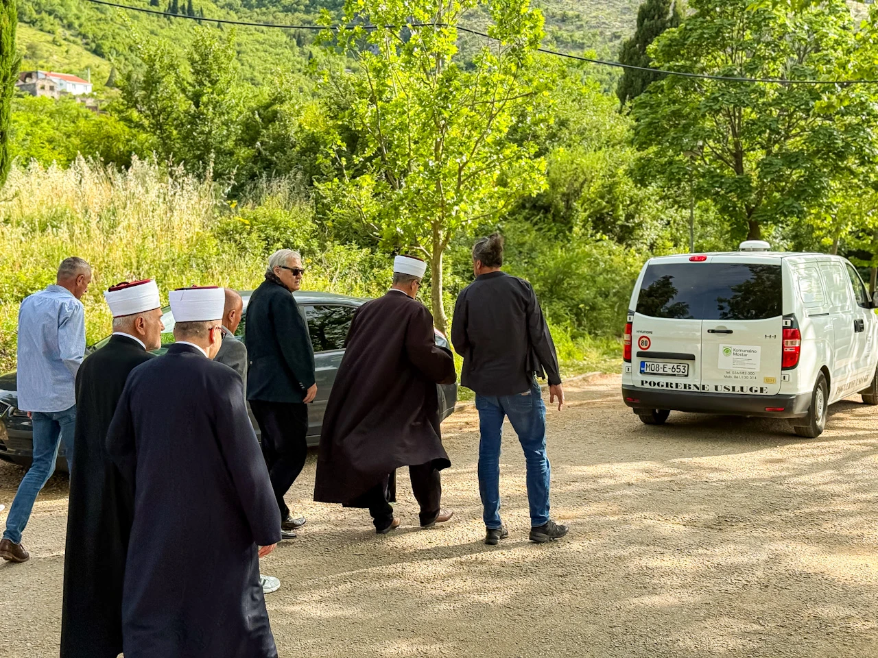 Klanjana dženaza Zlatku Serdareviću, mostarskom doajenu novinarstva, publicistu i neumornom kroničaru grada na Neretvi