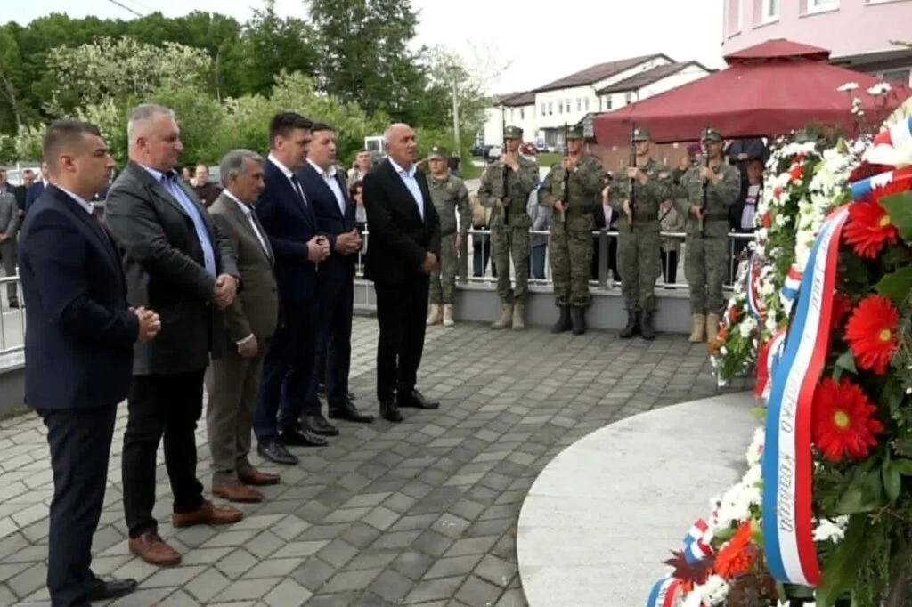 Cvitanović s dužnosnicima obišao Usoru i odao počast braniteljima
