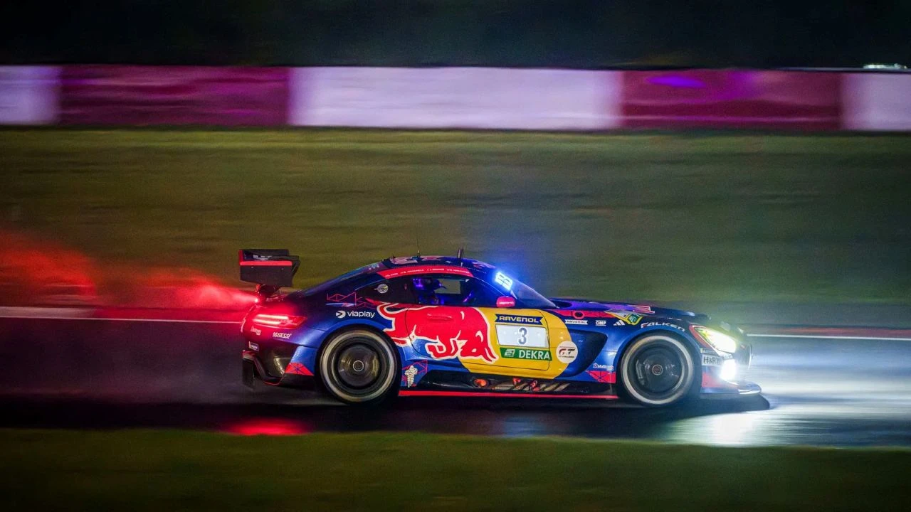 Verstappen je na 24 sata Nürburgringa prolazio stazom onako kako on zna