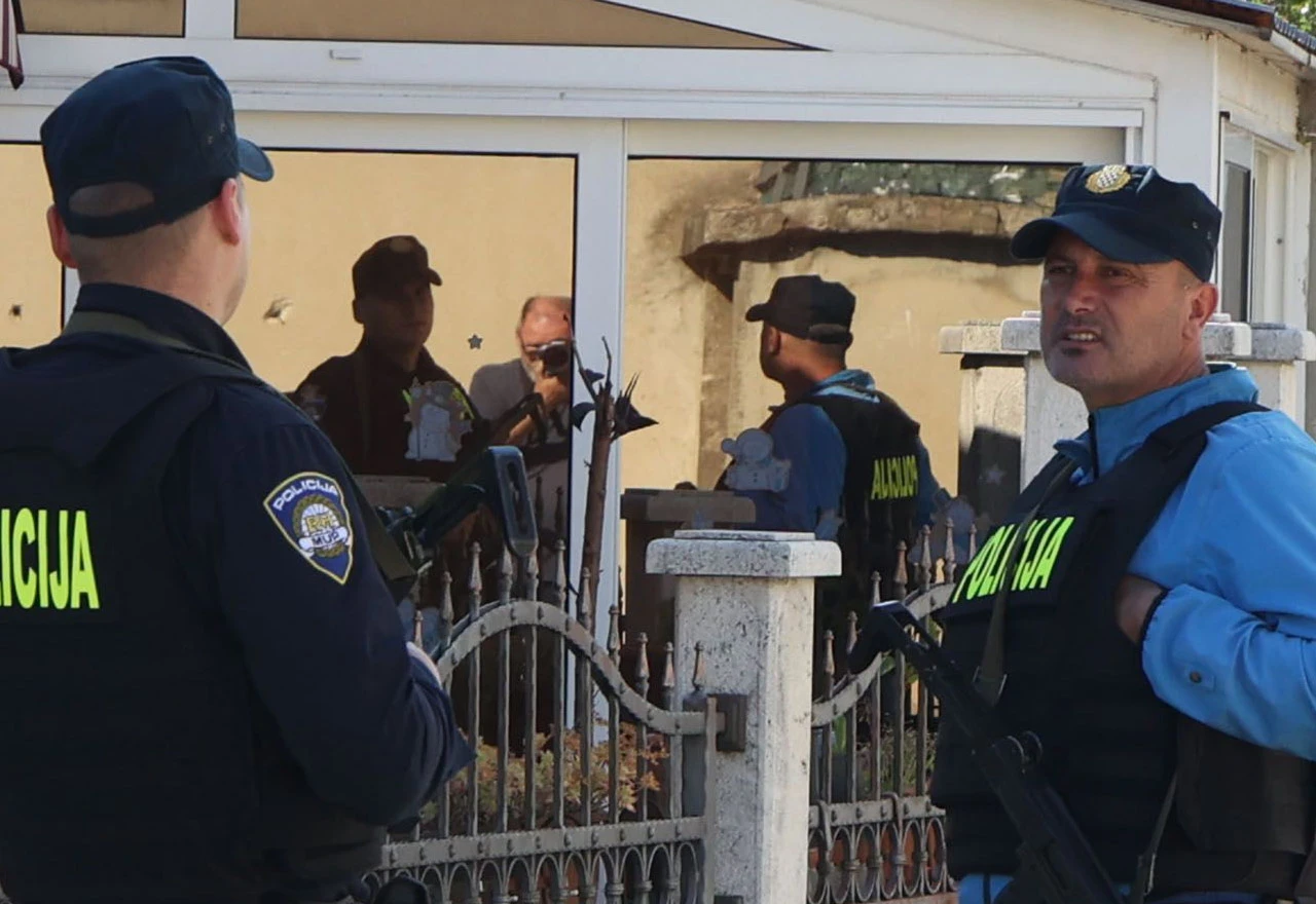 Detalji tragedije u Drnišu: 19-godišnjak uskočio kolegi... Ubijen je