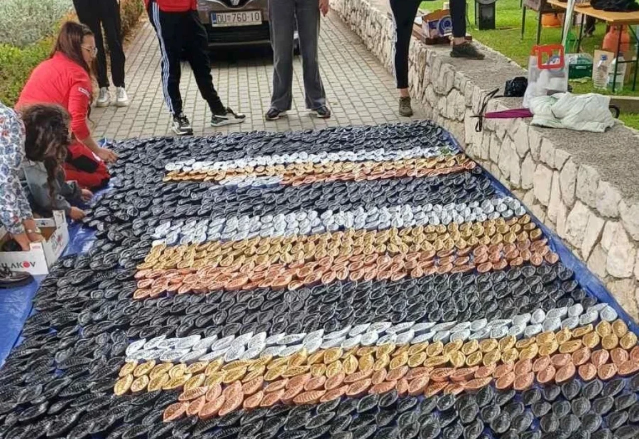 FOTO | Umirovljenik mjesecima izrađivao replike neretvanskih lađa, želi ući u Guinnessovu knjigu rekorda