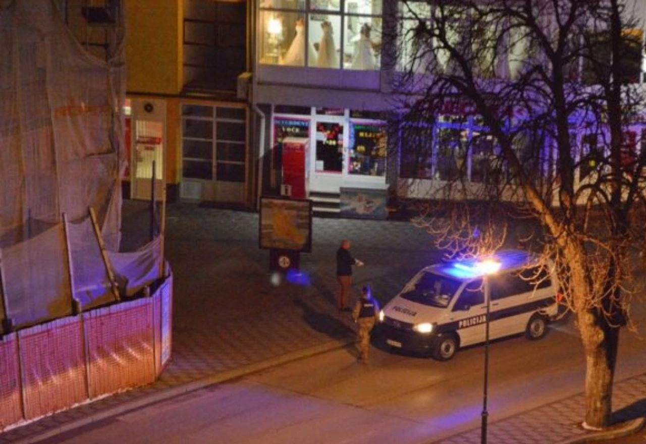 Više osoba pretuklo 19-godišnjeg mladića ispred ugostiteljskog objekta, završio u bolnici