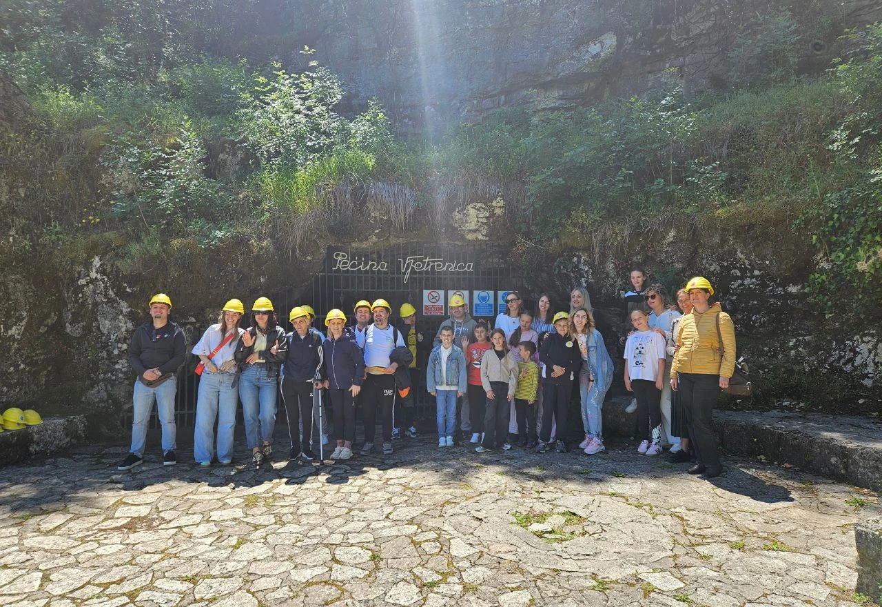 Inkluzivna radionica u Vjetrenici okupila učenike i članove Udruge "Sunce" Mostar