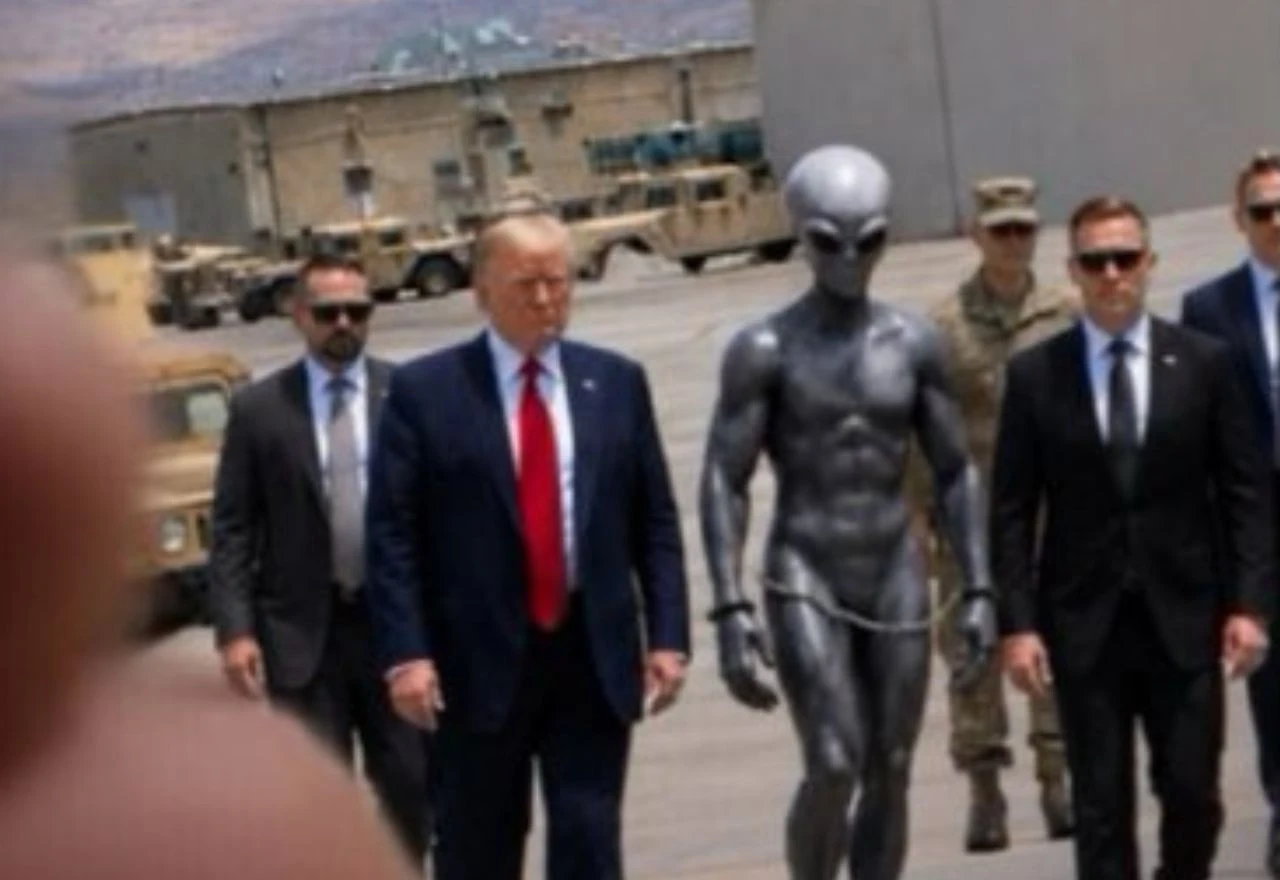 Trump opet šokira AI objavom: Uz njega stoji zarobljeni vanzemaljac