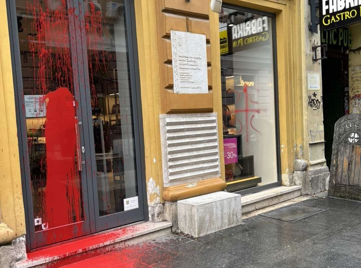 Uhićen muškarac koji je u Sarajevu bojom ''označavao'' srbijanske radnje
