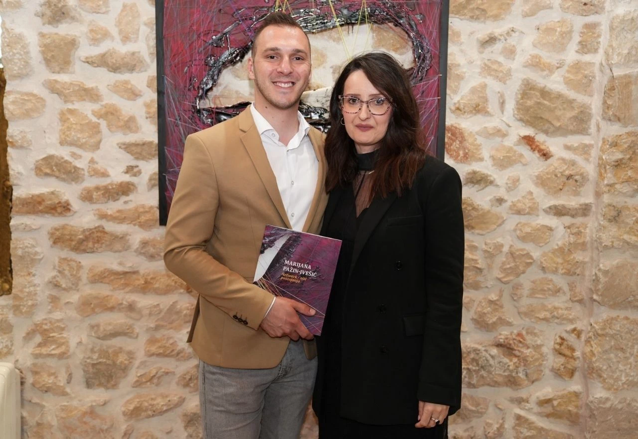 Otvorena izložba "Network - nit postojanja" dr. art. Marijane Pažin-Ivešić