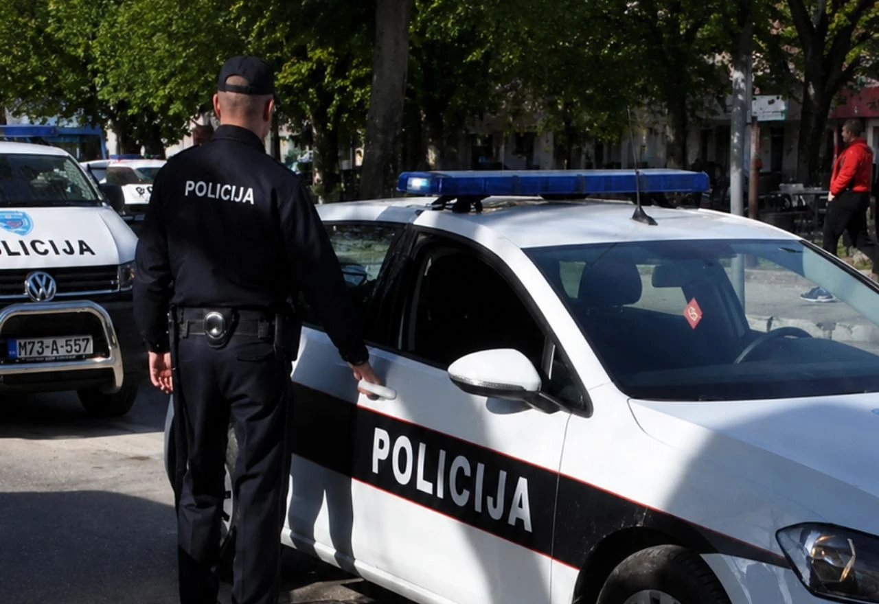Ljubušak tijekom očevida napao policajca, zatim nasrnuo i na sudionika prometne nesreće