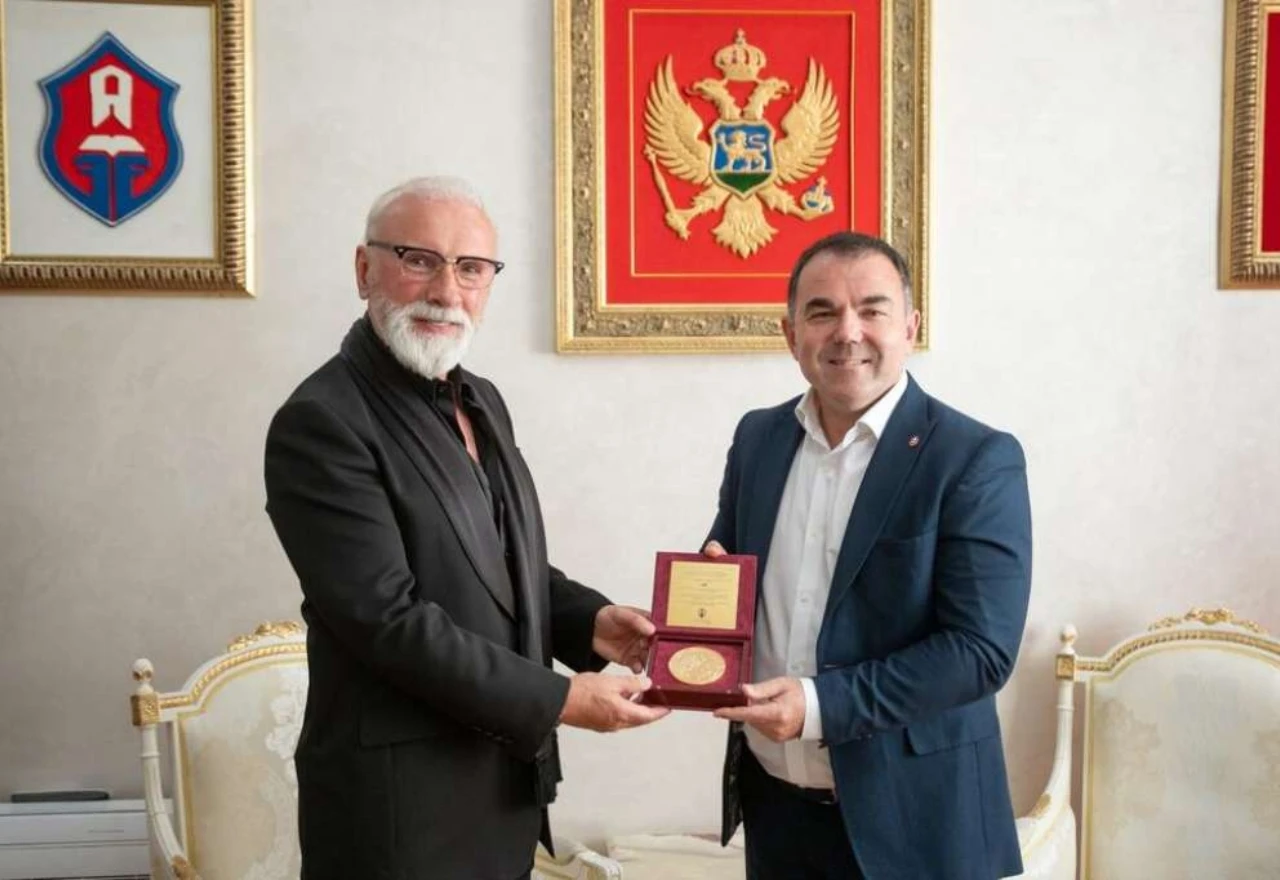 Gradonačelnik Cetinja primio Dinu Merlina i uručio mu medaljon prijateljstva