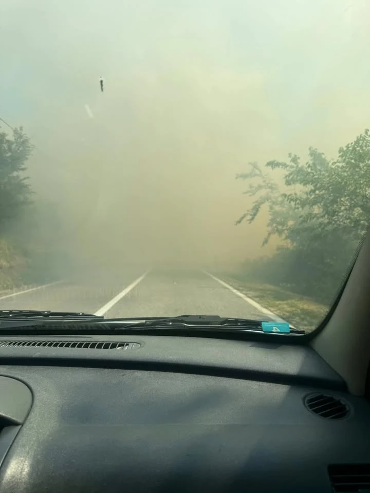 Gori u Grabovu Vrilu, gusti dim nadvio prometnicu