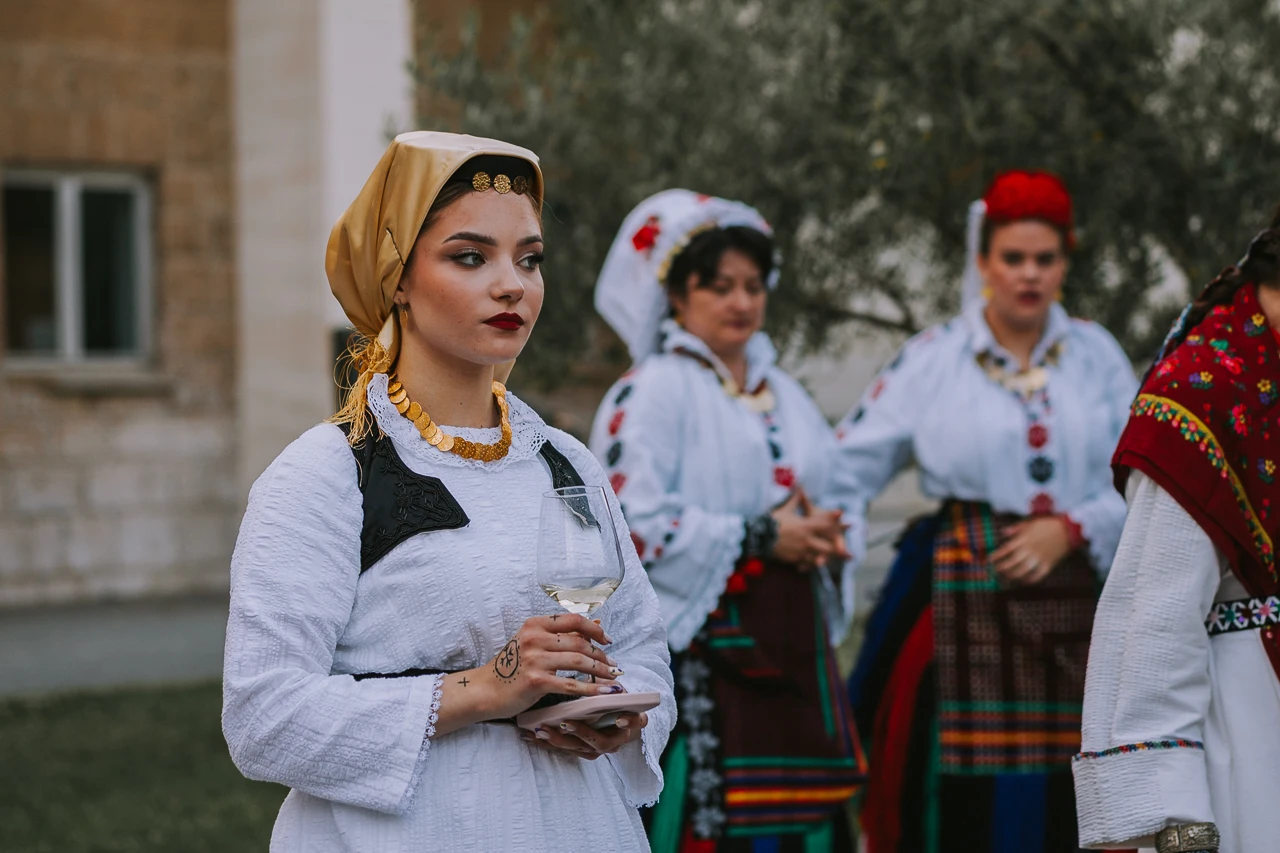 FOTO | Mostar ugostio reviju narodnih nošnji iz različitih krajeva BiH
