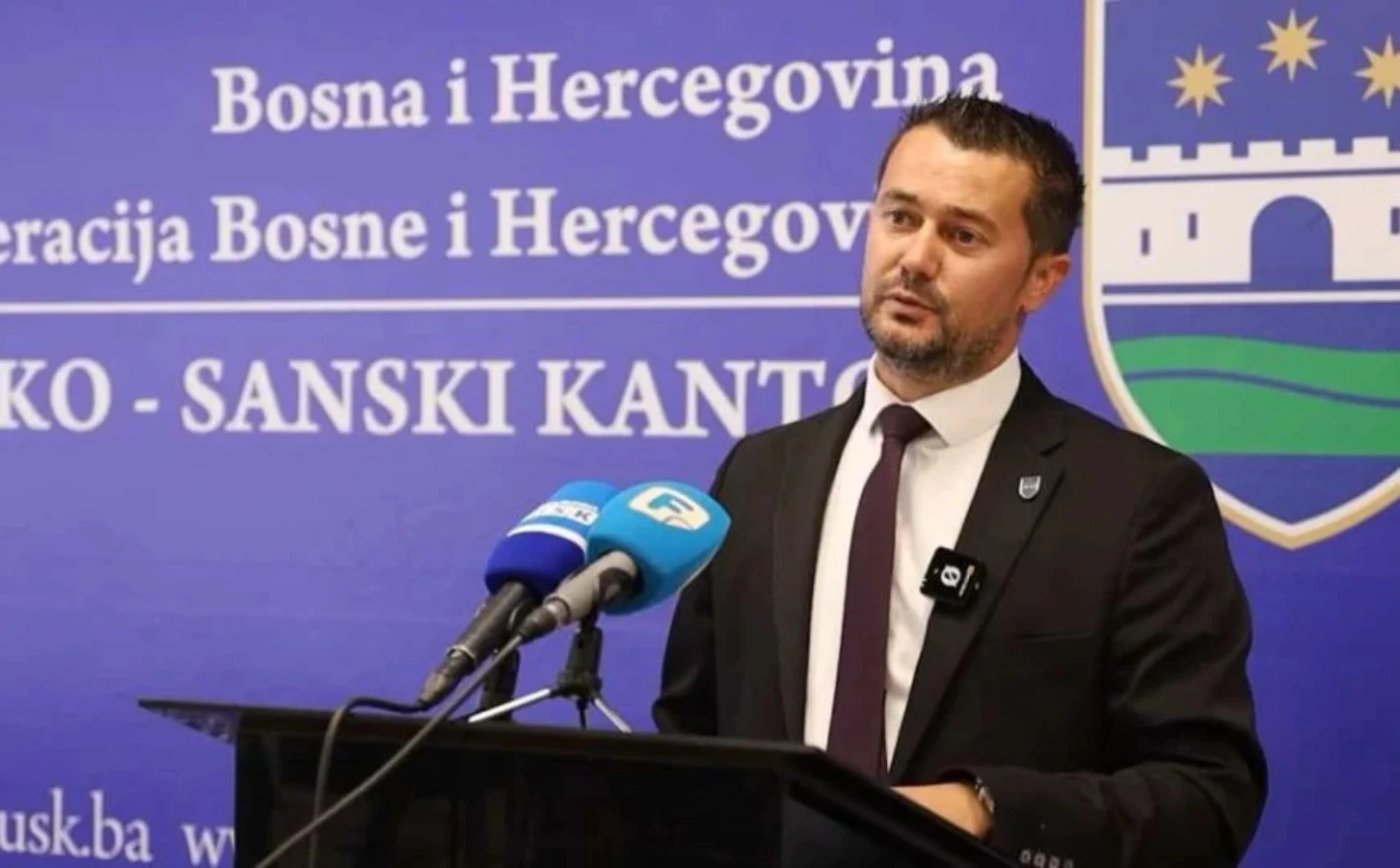Ministar obrazovanja završio u pritvoru zbog neregularnog prijema policajaca