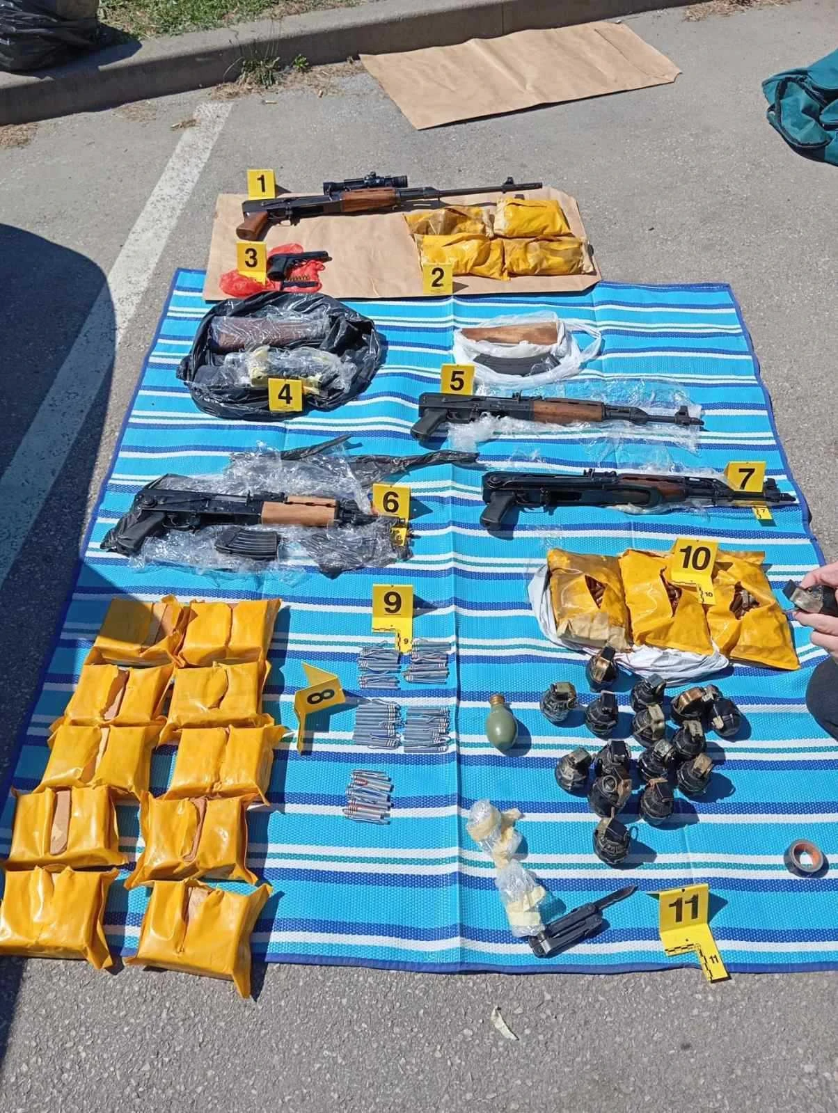 SIPA uhitila jednu osobu: Pronađene 43 ručne bombe, puške i streljivo
