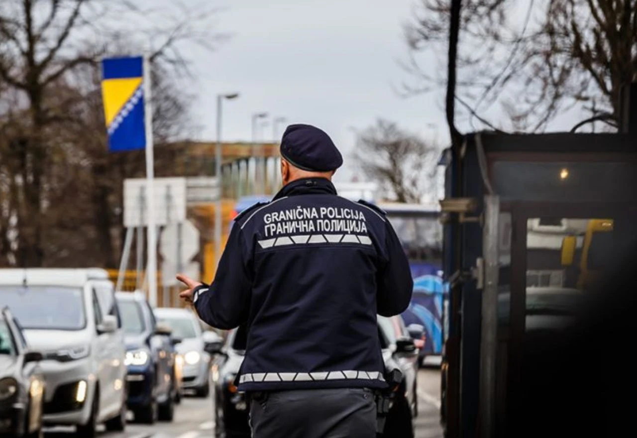 Dvojica državljana BiH uhićena zbog krijumčarenja 15 osoba