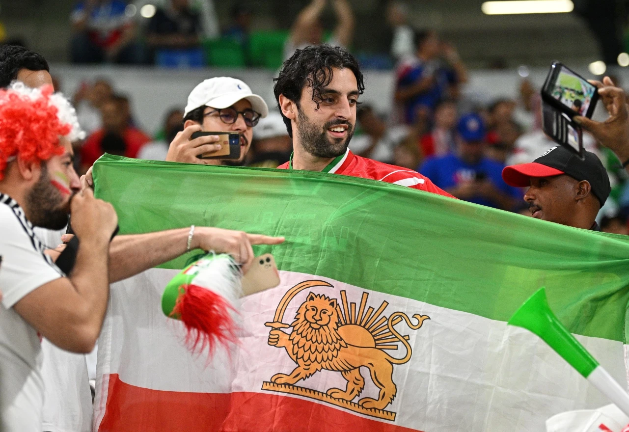Zašto je sporna iranska zastava s lavom i suncem? FIFA ju je zabranila