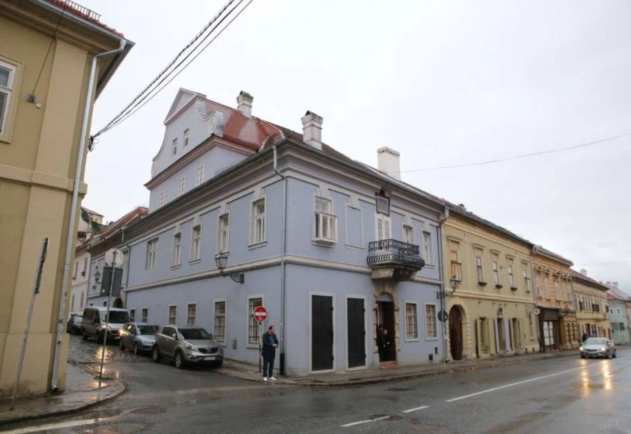 Prijeteći grafit osvanuo na rodnoj kući bana Jelačića u Petrovaradinu