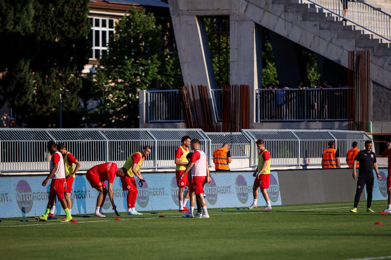 HŠK Zrinjski-FK Velež zagrijavanje