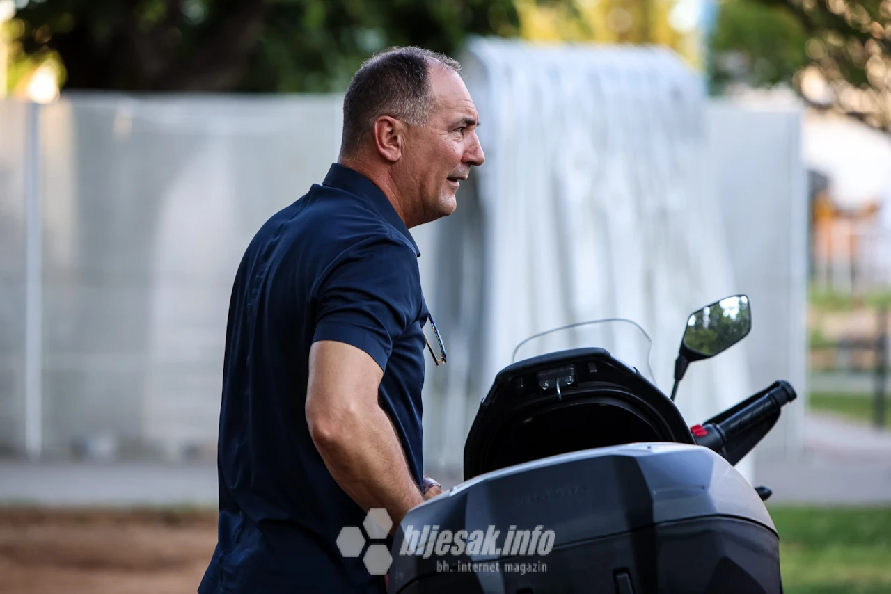 Igor Štimac na skuteru