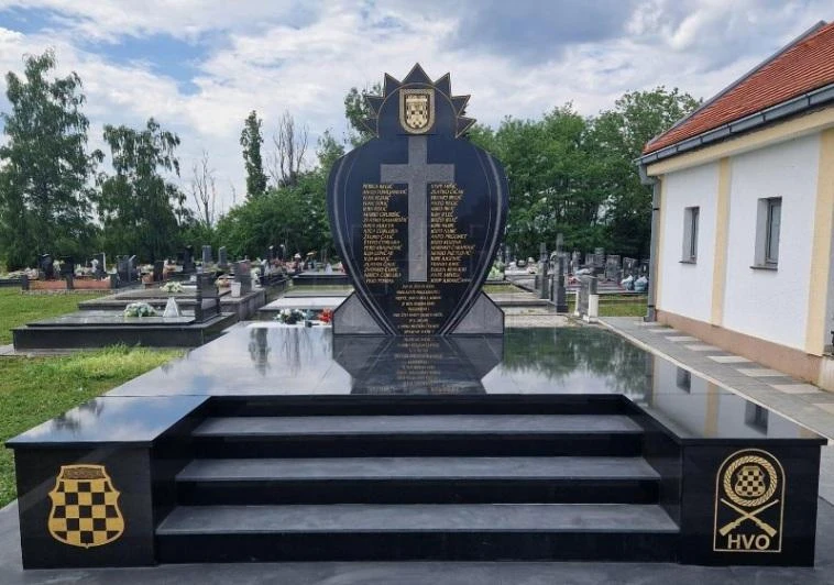 Derventa: Vraćen spomenik u Modranu