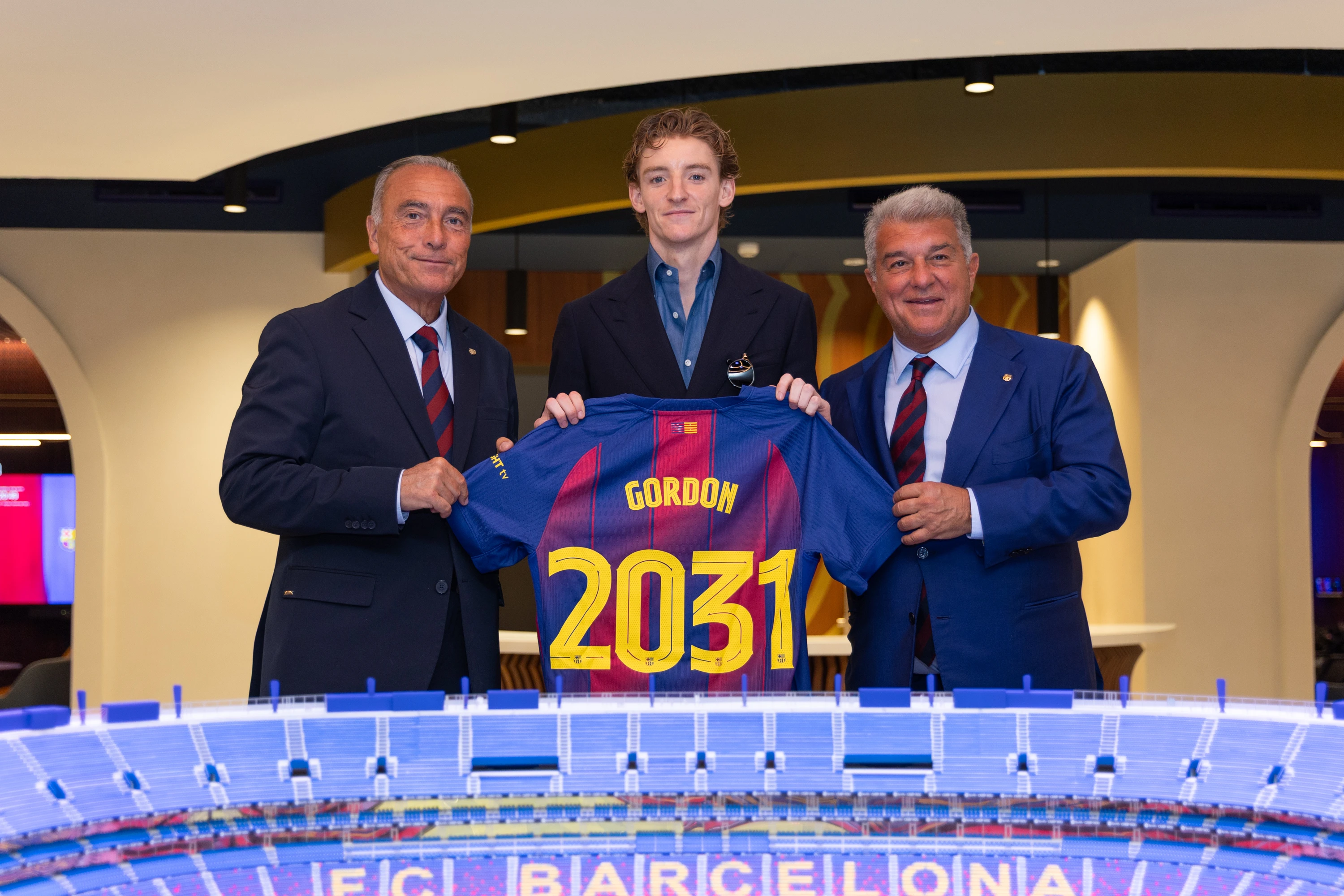 Anthony Gordon novi je igrač Barcelone