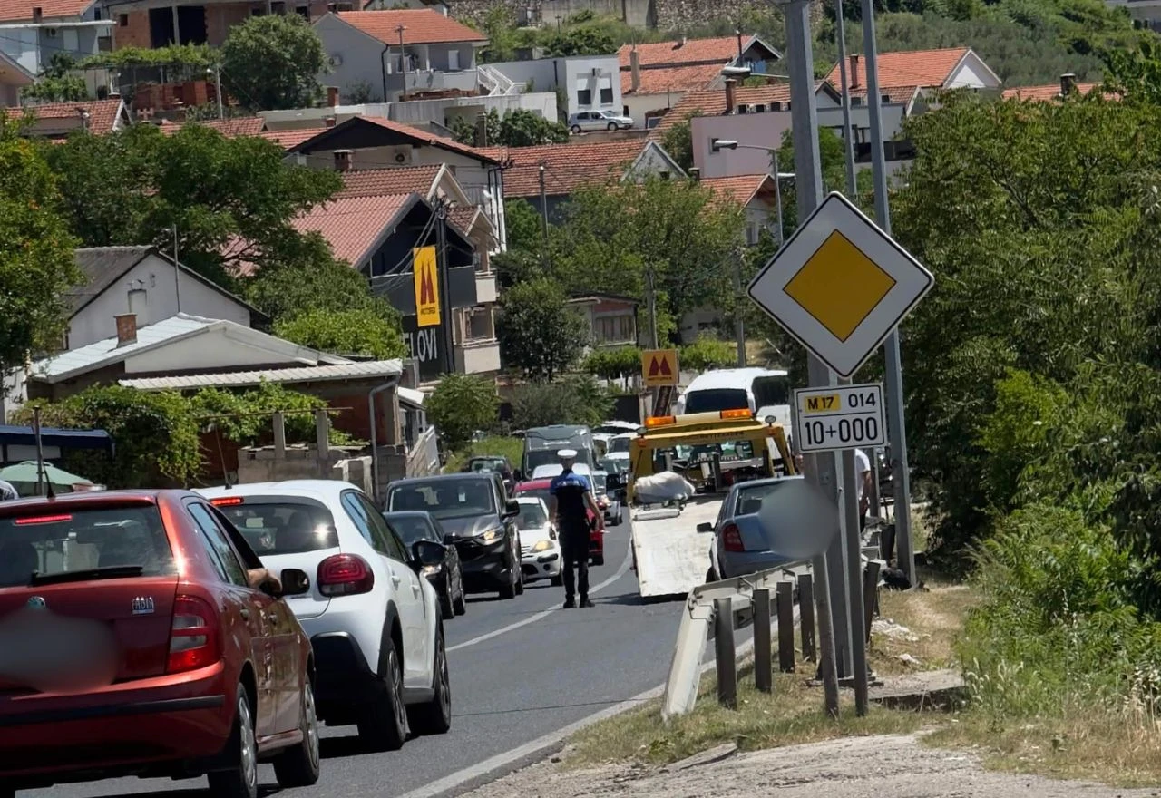 Prometna nesreća na M-17 u Mostaru, promet se odvija usporeno