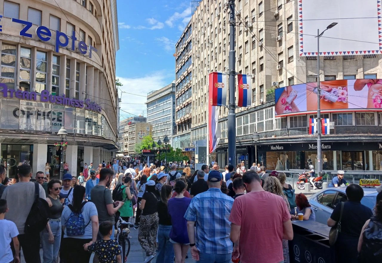 Beograđani izašli na ulice zbog Vučićevog reklamnog platna. Ministar: Uklonit ćemo ga