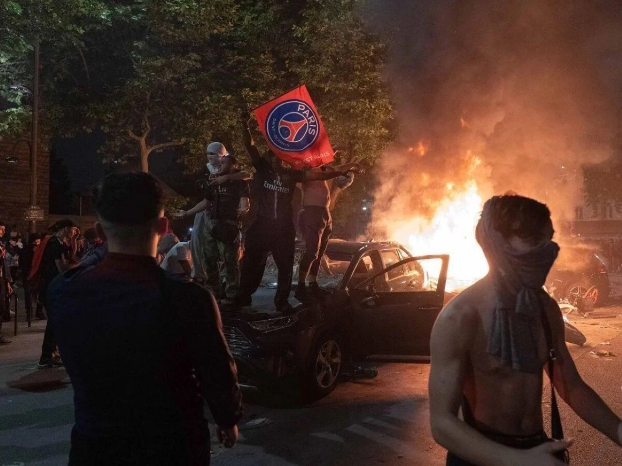 Grad svijetla gori, veliki neredi za vrijeme i nakon finala Lige prvaka