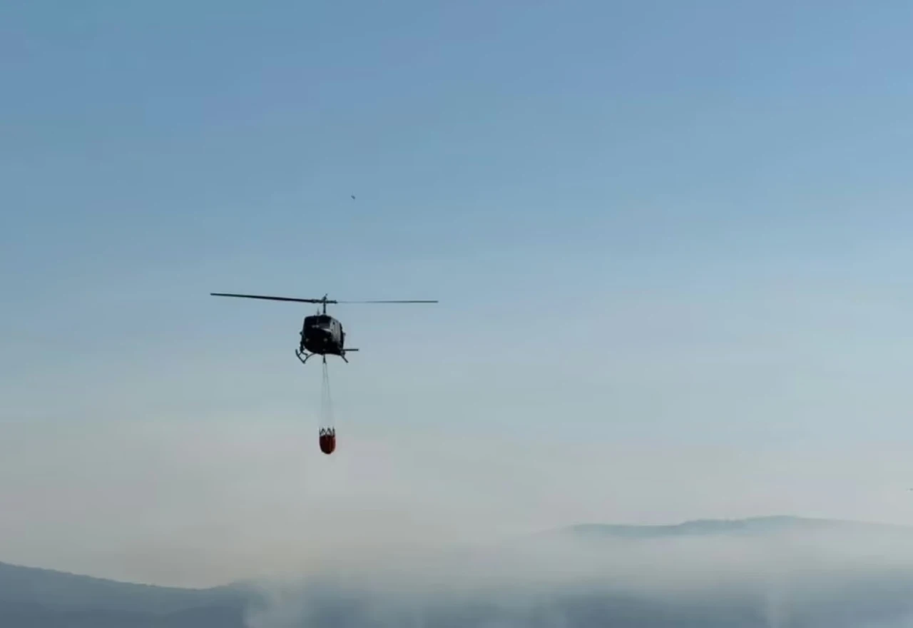 Požar kod Jablanice i dalje aktivan: Helikopter Oružanih snaga BiH izveo oko 20 preleta
