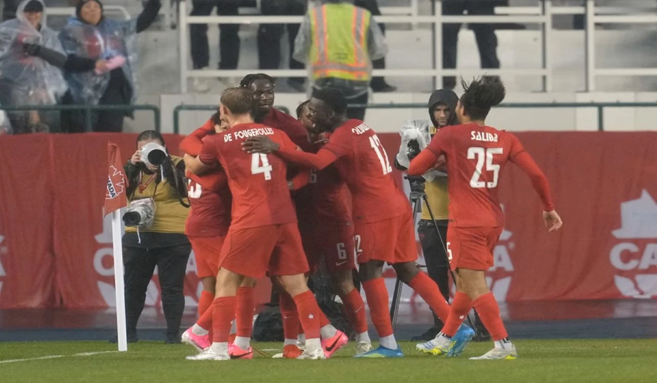 Kanada slavila iako nije briljirala, Alphonso Davies odradio nekoliko krugova prije utakmice