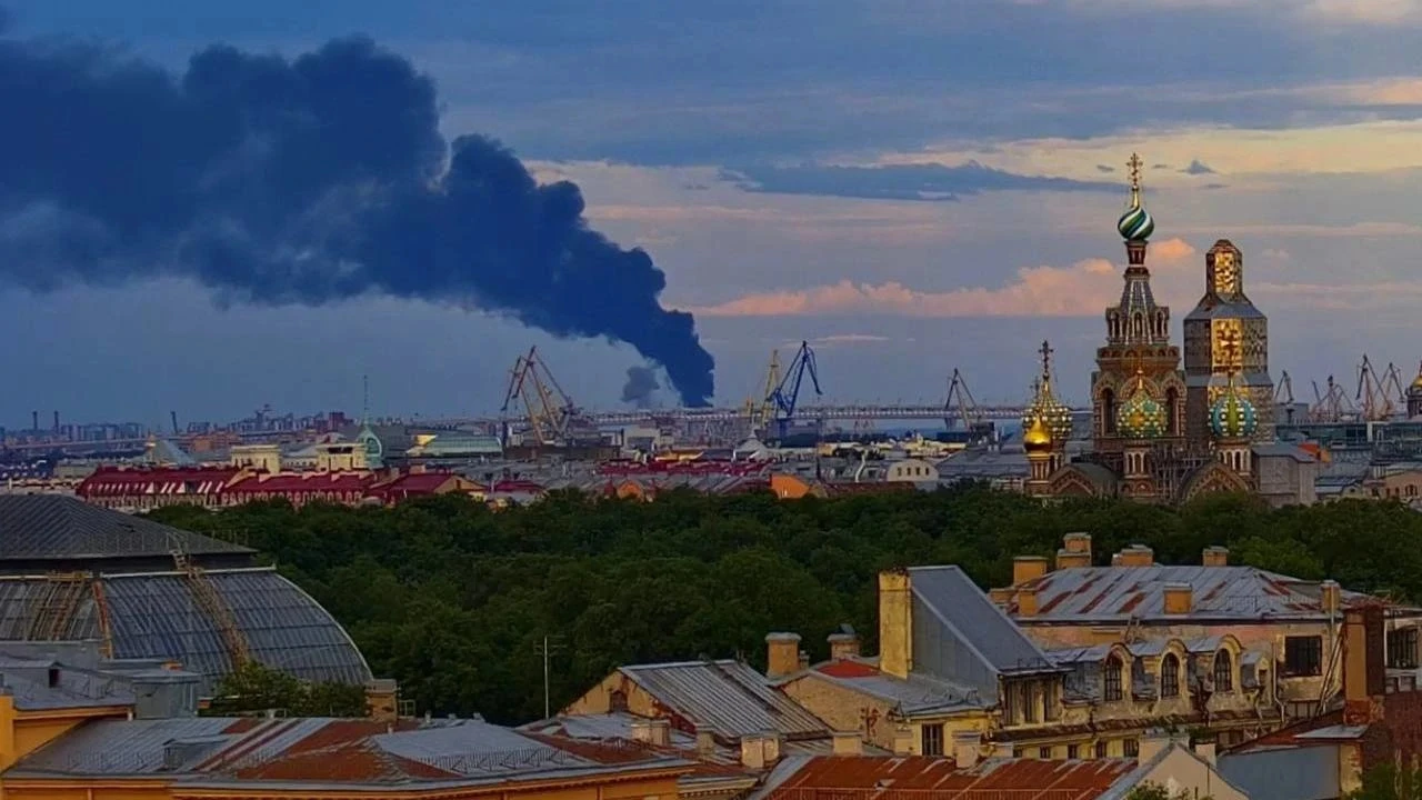 Ukrajina pogodila naftni terminal u Sankt Peterburgu