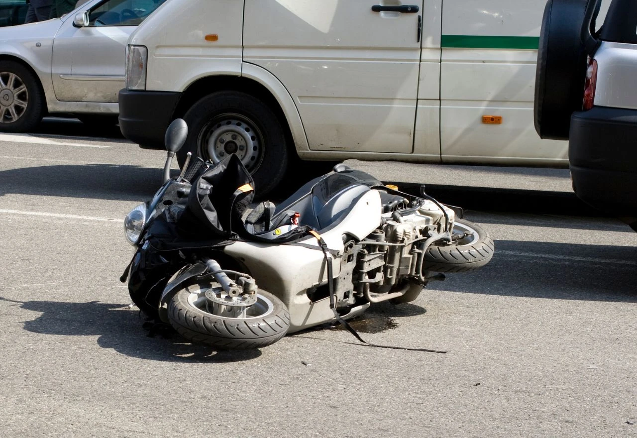 Motociklist ozlijeđen u prometnoj nesreći kod Gruda