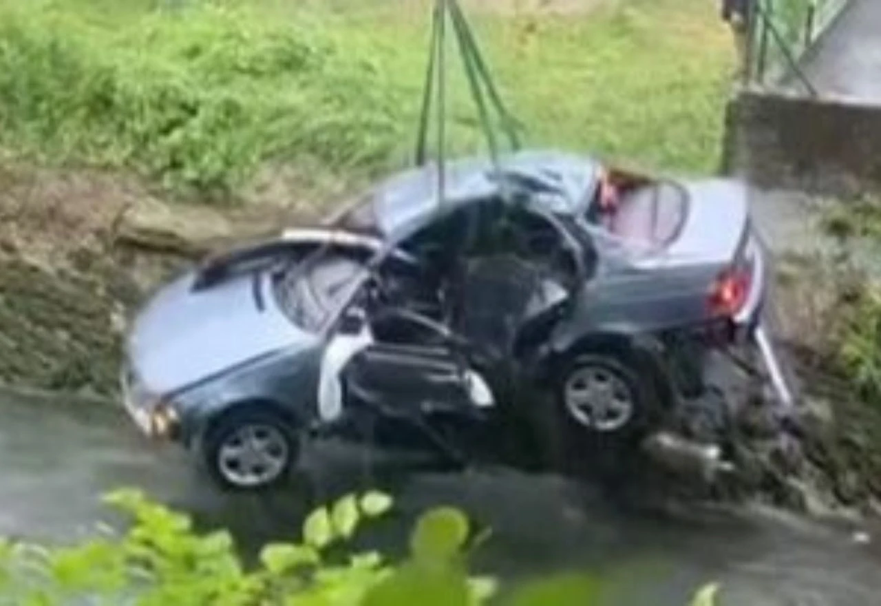 Jedna osoba poginula nakon slijetanja vozila u kanal