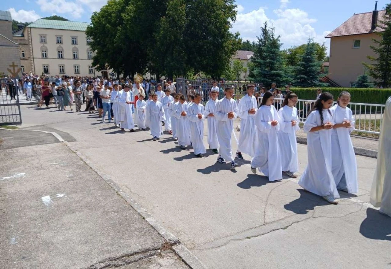 Tomislavgrad: Tijelovska procesija okupila veliki broj vjernika