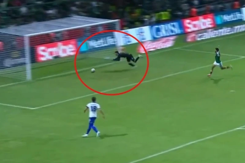 Bizaran autogol Srbije u teškom porazu, širi se snimka euforije meksičkog komentatora