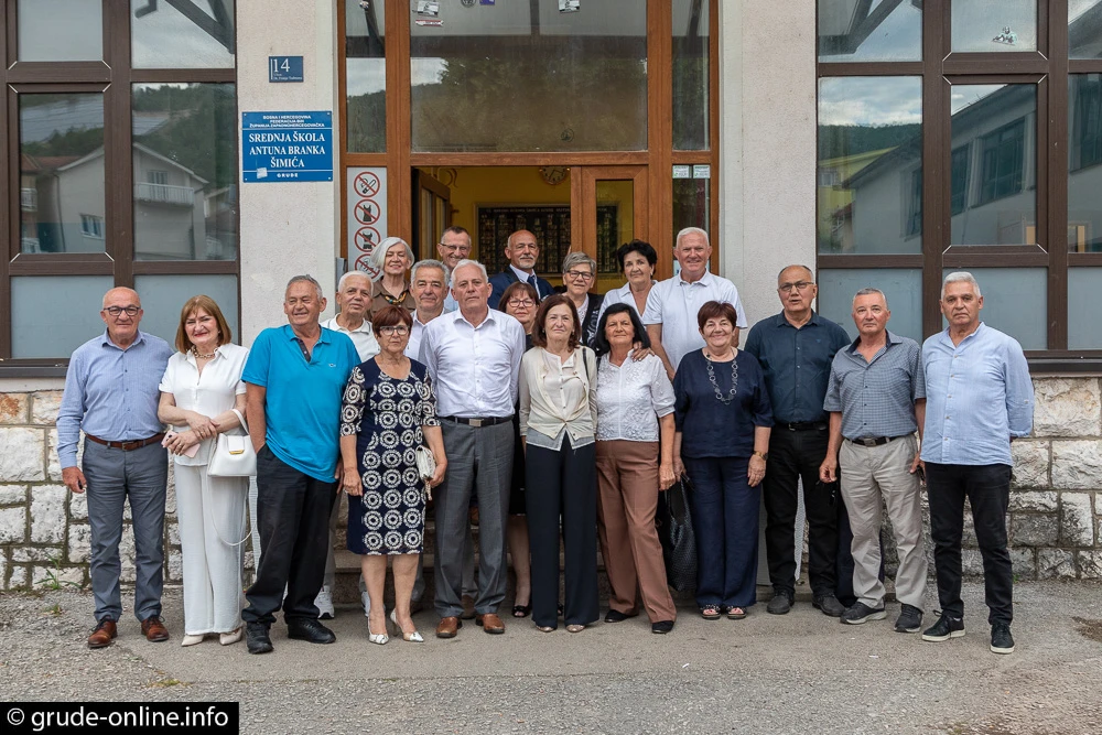 Nakon pola stoljeća ponovno sjeli u školske klupe: Grudska generacija iz 1976. obilježila veliki jubilej